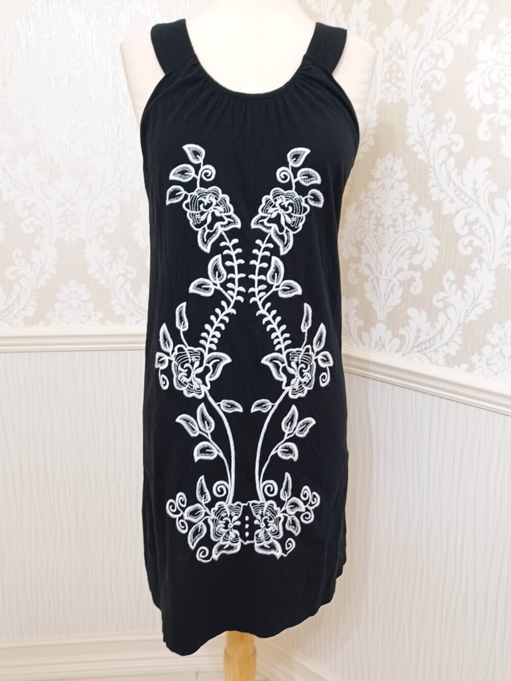 BCBGMaxAzria Black Sleeveless Dress with White Embroidered Flowers - Size Small